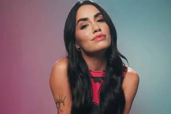 Lo que nadie vio: qué famosos aparecen en la decoración de la casa de Lali Espósito