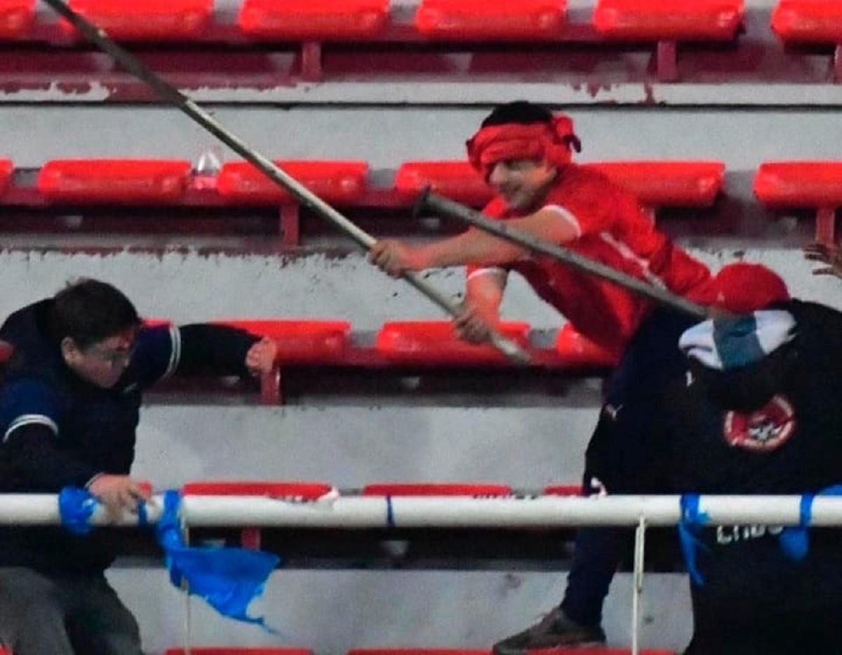 Conmebol tomó una medida histórica tras la batalla campal en Independiente-Universidad de Chile