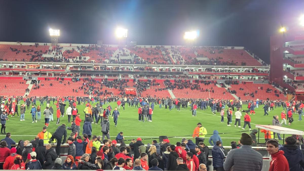 Minuto a minuto del horror en Avellaneda: ¿cómo se desató el escándalo en Independiente-Universidad de Chile?