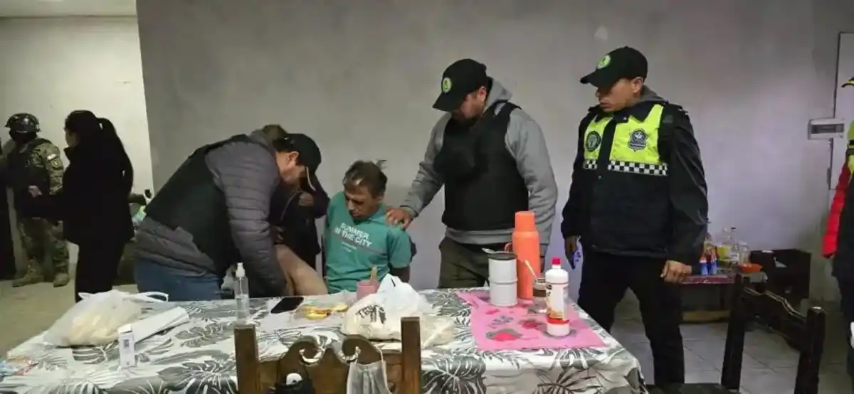 La Policía detiene a Ricardo Suárez. 