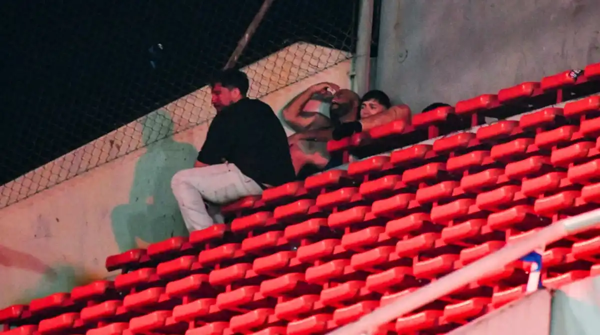 El parte médico que conmocionó a todos: un hincha de Universidad de Chile lucha por su vida