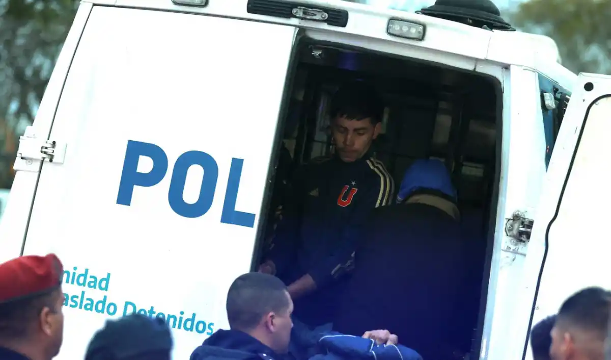 Sigue la violencia: hinchas de Universidad de Chile atacaron a periodistas y fanáticos de Independiente