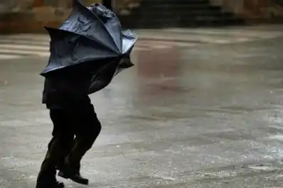 Rige una alerta amarilla en más de medio país por fuertes vientos, tormentas y Zonda