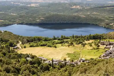 Este es el lago glaciar más grande de España y uno de los más bellos de Europa