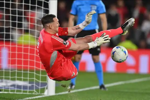 Del sufrimiento a la euforia: River eliminó a Libertad y sigue en carrera en la Libertadores