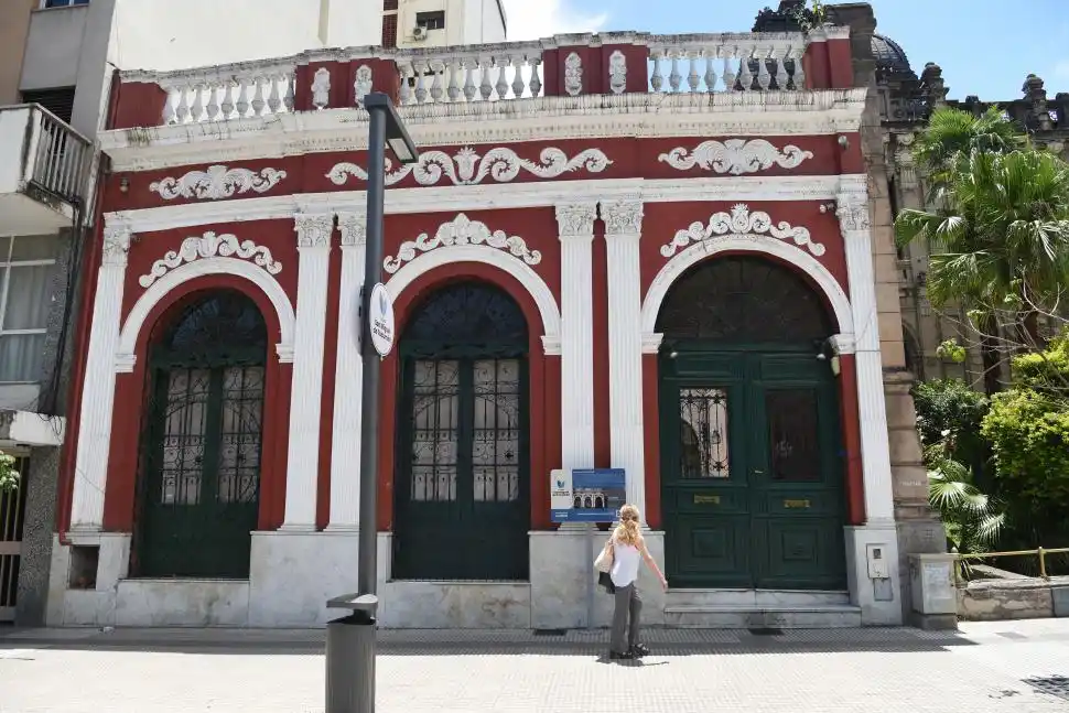 LA CASA PADILLA. Frente a la plaza Independencia, es uno de los ejemplos emblemáticos de este estilo.