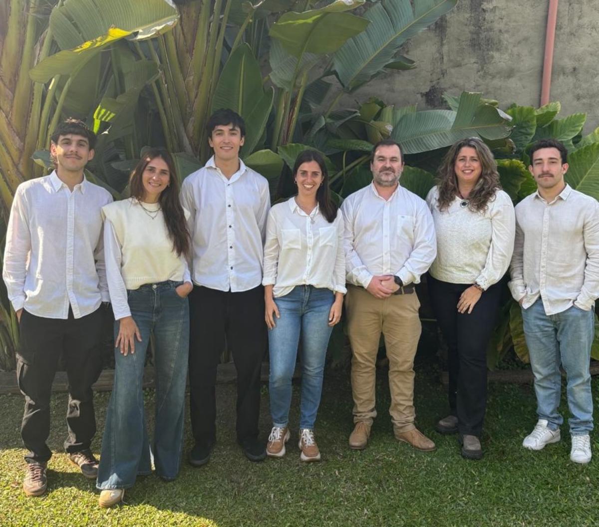 EQUIPO TUCUMANO. Inés Fernández Murga y Florencia Andrieux, Tobías Garretón, Santiago Jeréz, Santiago Flores y Matías Holgado.