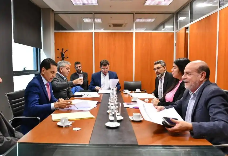 Buscan regular la responsabilidad en estacionamientos y en la seguridad de los autos