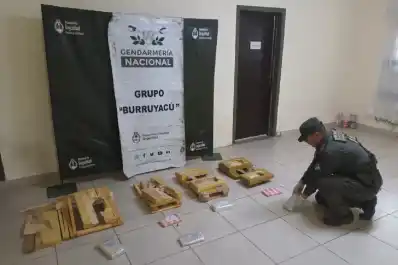 En 7 de Abril: llevaban cuatro kilos de cocaína ocultos en mesas de madera