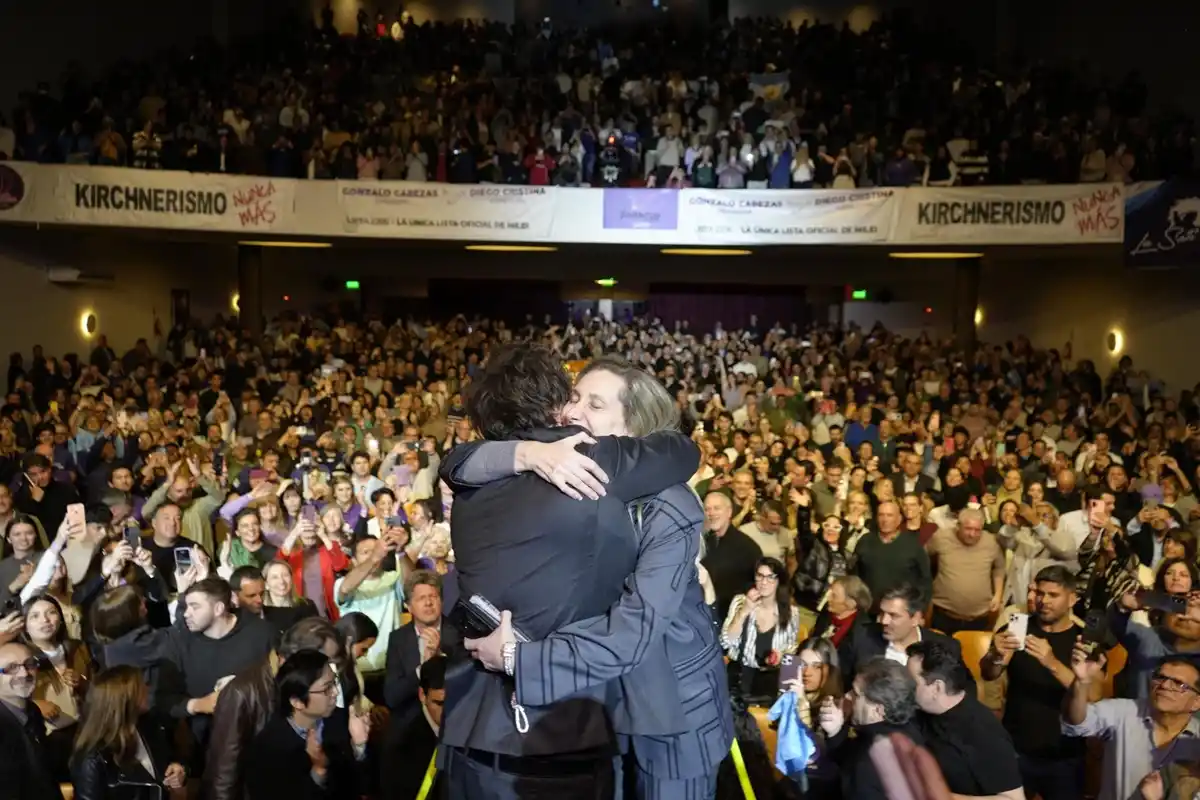 Javier Milei presentó a sus candidatos en Junín con críticas al kirchnerismo y elogios a su hermana