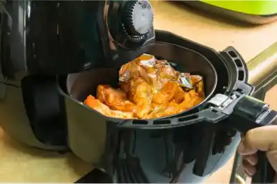 Aunque no lo creas: siete comidas que sí podés poner en la freidora de aire y que te facilitarán la vida