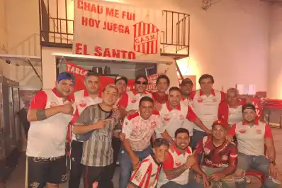 Un sueño que no se apaga: la peña Mariano Campodónico pinta de rojo y blanco a Buenos Aires