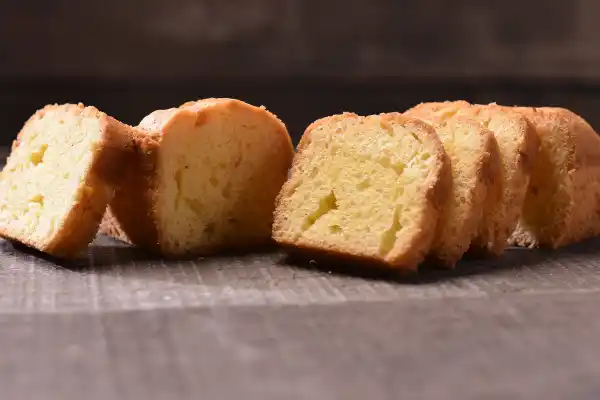 Budín de vainilla sin harina ni manteca: la receta liviana, húmeda y apta para celíacos