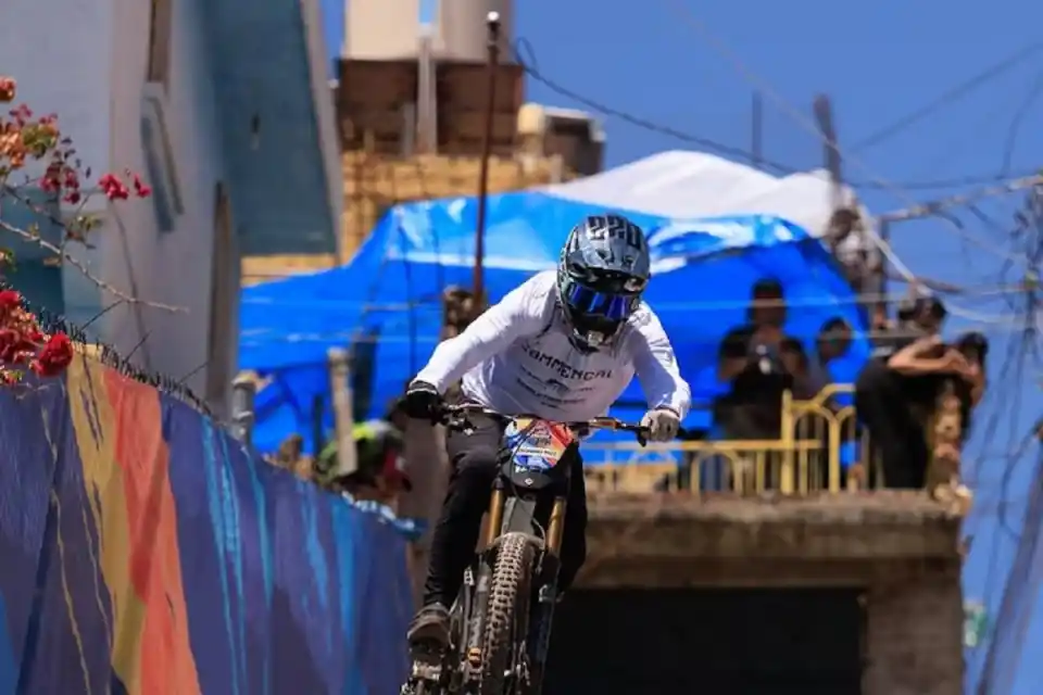 Adrenalina pura: mirá el impresionante video de un rider argentino en Italia