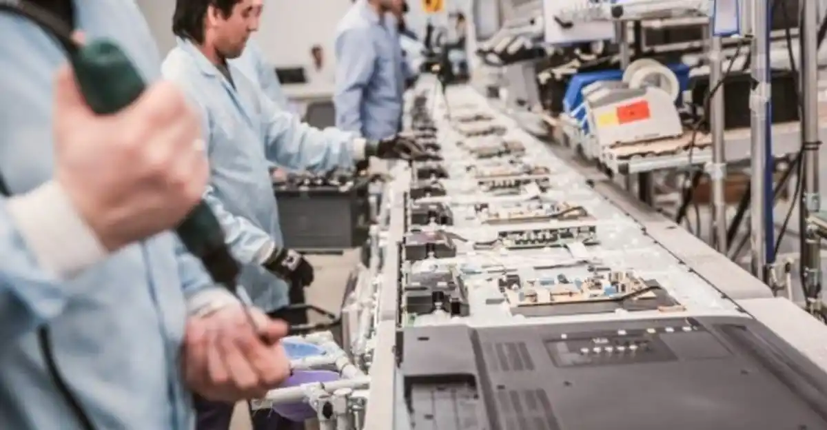 Tierra del Fuego: Mirgor suspende a 360 trabajadores por la caída de ventas de celulares