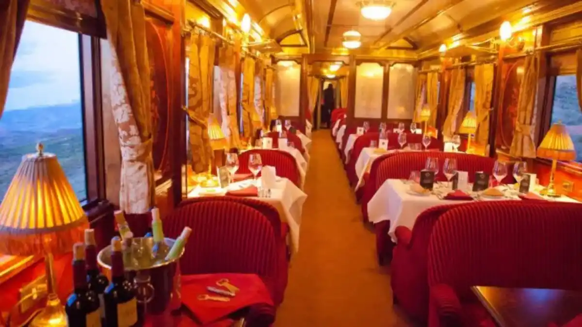 Uno de los trenes más lujosos de España amplía su ruta en 2026: cuánto cuesta viajar en el Al-Ándalus de Renfe