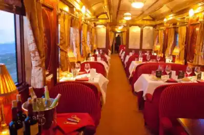 Uno de los trenes más lujosos de España amplía su ruta en 2026: cuánto cuesta viajar en el Al-Ándalus de Renfe