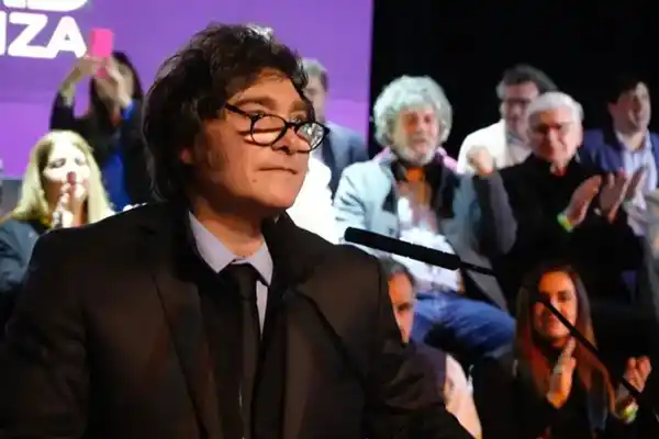 Javier Milei encabezó la primera reunión de la mesa política y respaldó a Martín Menem