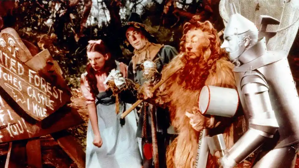 ESCENA. Dorothy y sus amigos se encuentran con “El mago de Oz”.