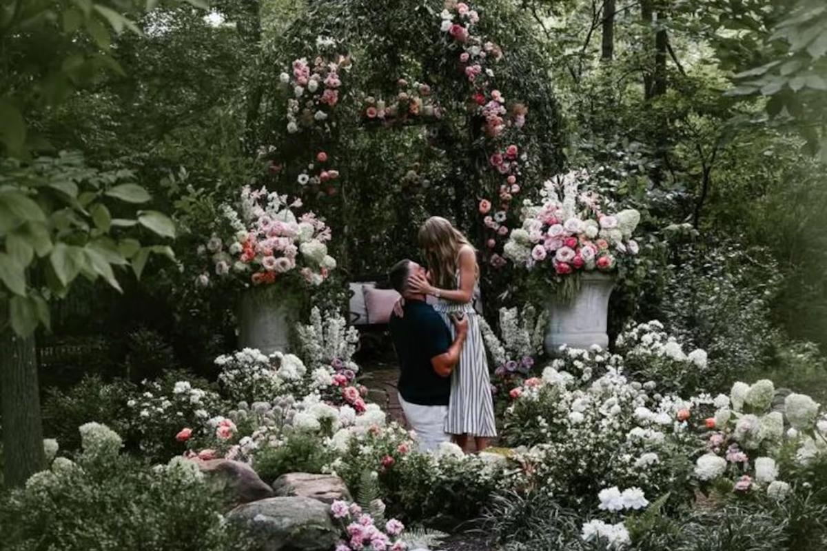Taylor Swift anunció su casamiento con Travis Kelce: mirá las fotos del compromiso