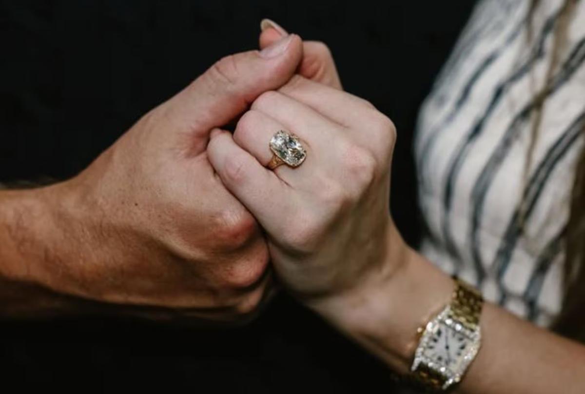 Taylor Swift anunció su casamiento con Travis Kelce: mirá las fotos del compromiso