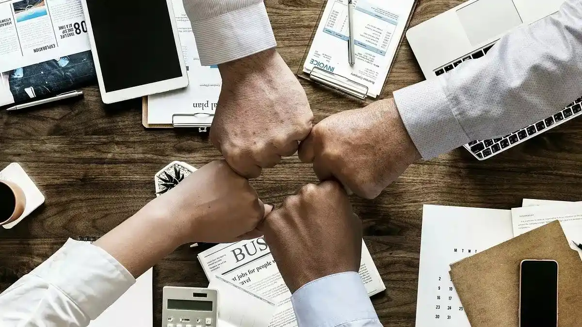 ¿Los compañeros de trabajo pueden ser amigos? Un estudio en Argentina revela la respuesta