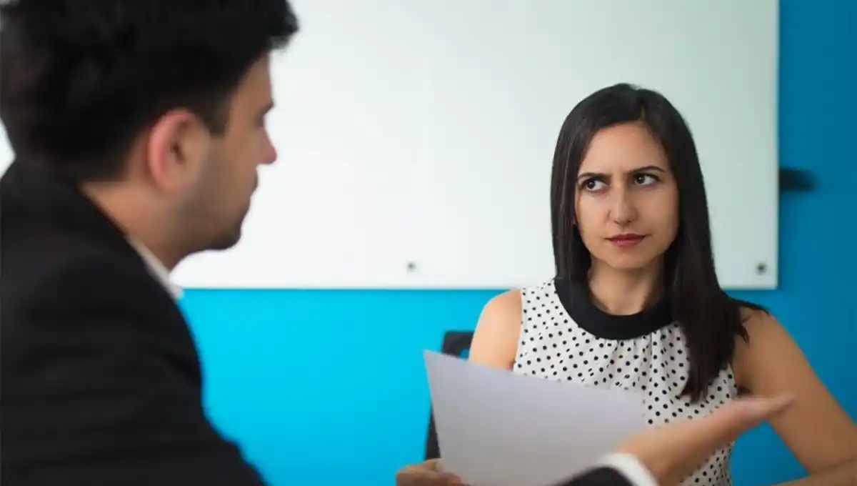 ALGUNAS PAUTAS. Evitar titubeos y contener el nerviosismo ayudarán a conseguir mejores resultados en una entrevista laboral.