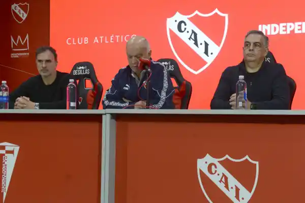 Néstor Grindetti estalló tras el escándalo entre Independiente y la U. de Chile: “Fue un plan de violencia premeditado”