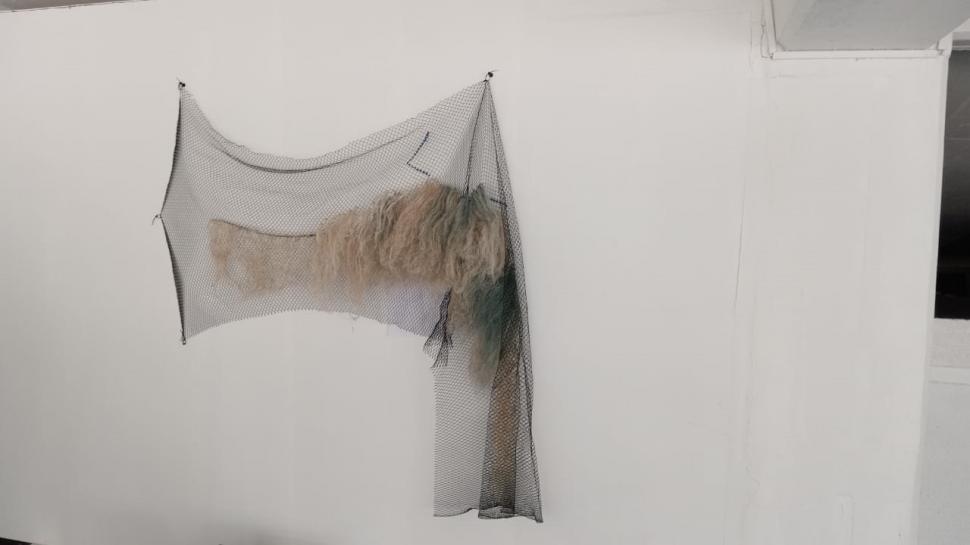ARTE TEXTIL. La delicada pieza de Karla Buzo está realizada con lino que se cultiva en los valles.