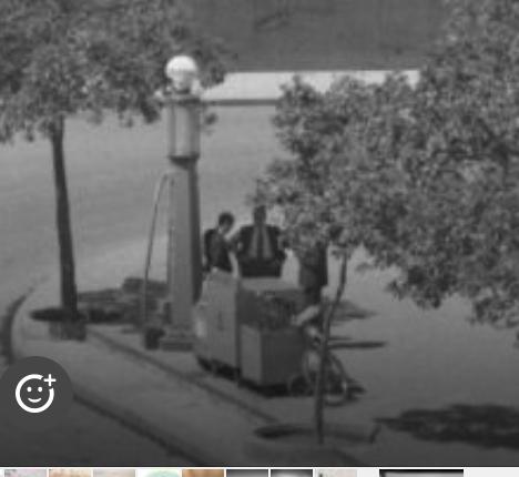 Recuerdos fotográficos: Años 30. Surtidores de combustible en las veredas de la plaza