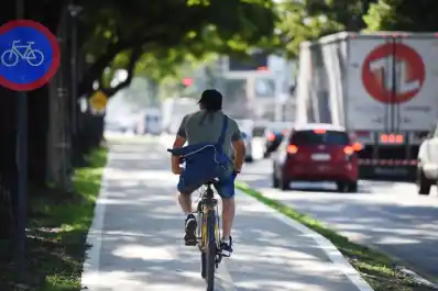Bicisendas en Tucumán: kilómetros de anuncios y una década de espera
