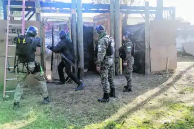 Quejas por las explosiones en la madrugada del miércoles: la Policía avisará cuando haga prácticas con detonaciones