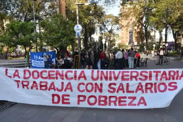 Con nuevos paros, el conflicto universitario se profundiza en Tucumán