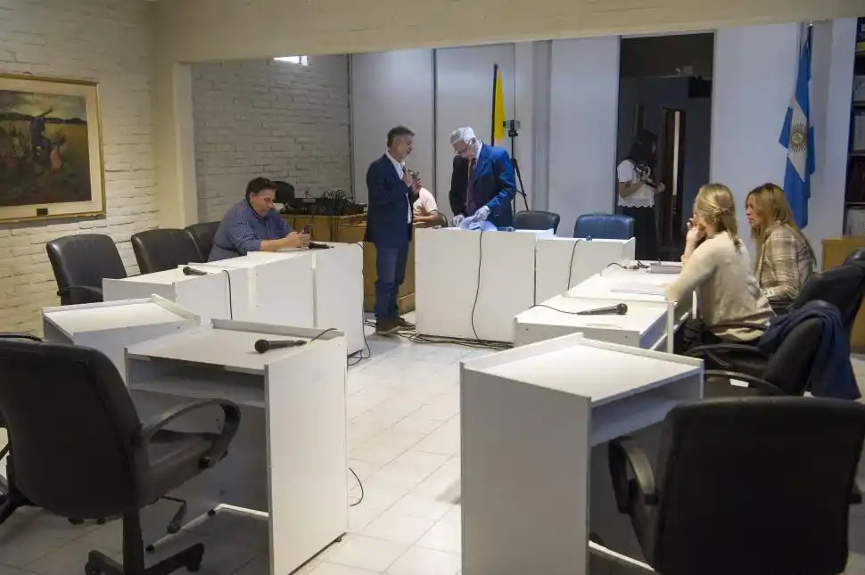 BANCAS VACÍAS. Solamente cinco ediles de los 10 estuvieron presente en el recinto del Concejo Deliberante.