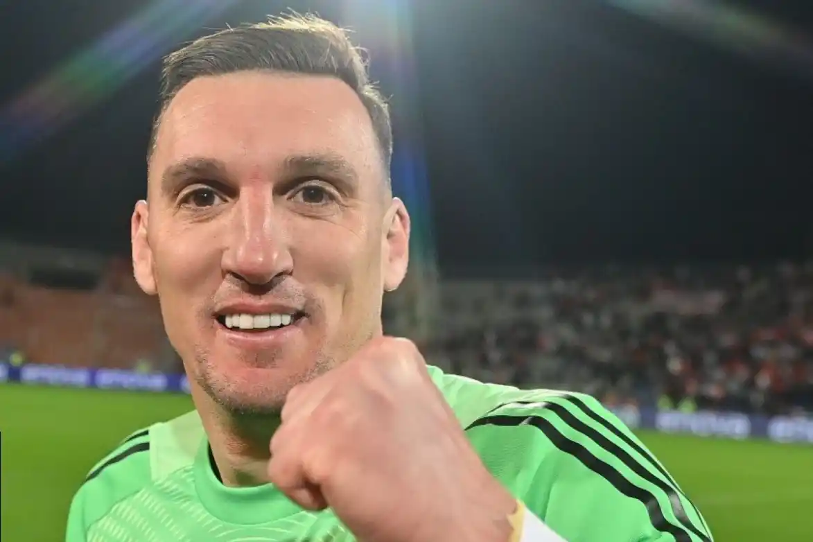 LA FIGURA. Franco Armani atajó dos penales y fue clave para que el “Millonario” avance en la Copa Argentina.