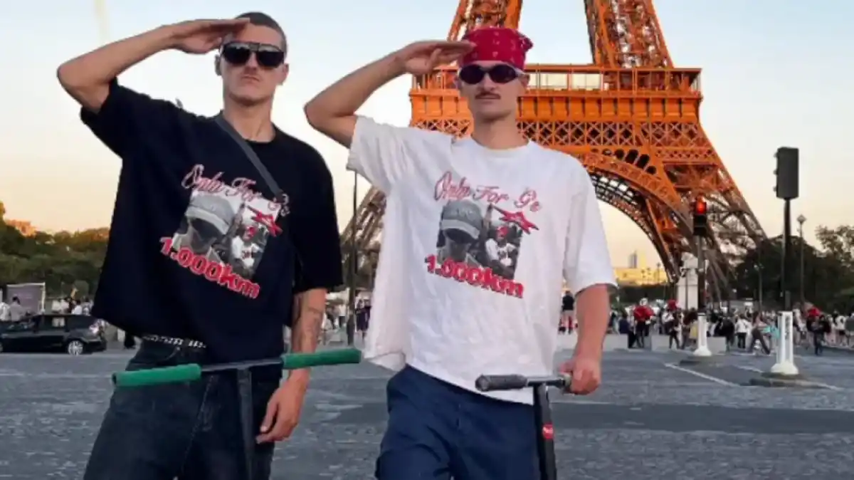 Dos jóvenes vascos llegan a París en patinete tras recorrer más de 1.000 km con solo 100 euros