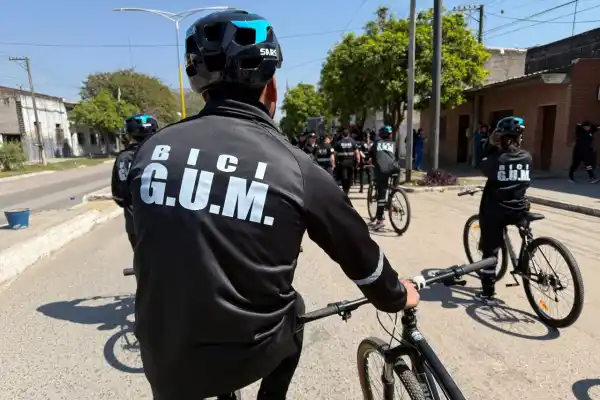 Alberdi presentó a los Bici Vigías, un nuevo equipo de prevención en las calles