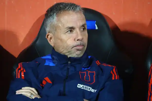 El DT de la U. de Chile rompió el silencio y reveló el drama que vivió su hijo en la cancha de Independiente