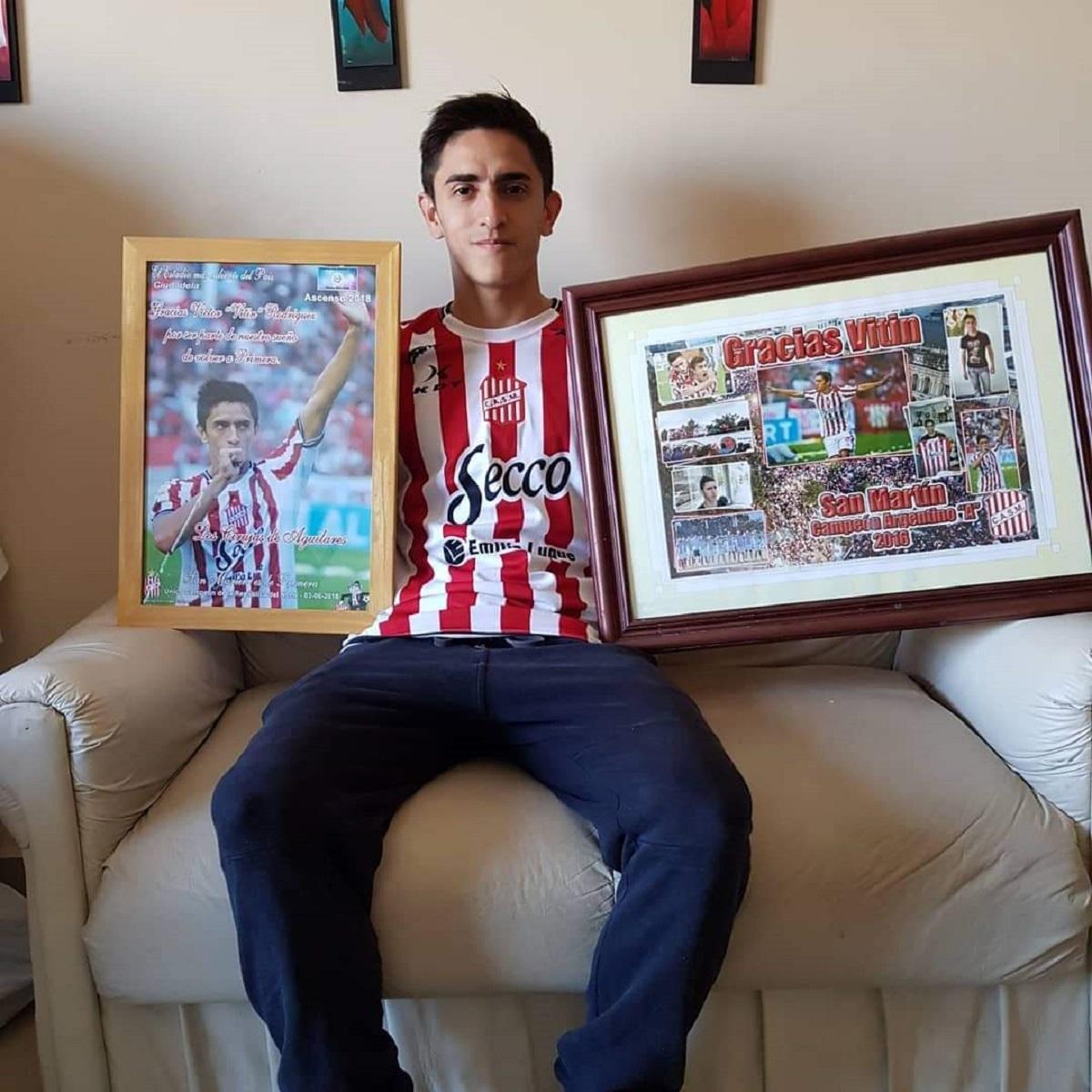 GRAN PASO. Víctor Rodríguez integró el plantel que logró el ascenso del Federal A.