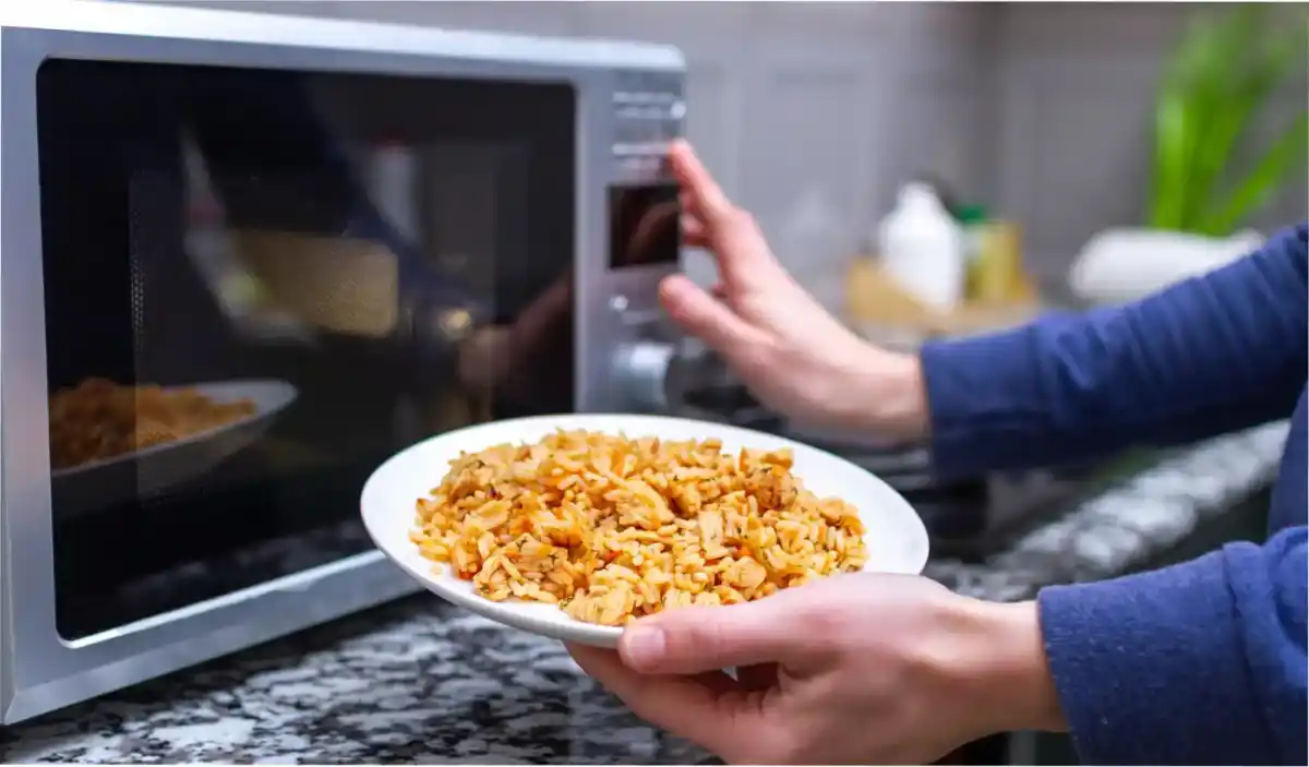 Precauciones al calentar alimentos.