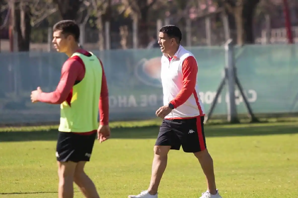 ENFOCADO. Mariano Campodónico es consciente de que el equipo debe mejorar mucho si es que pretende luchar por el ascenso.