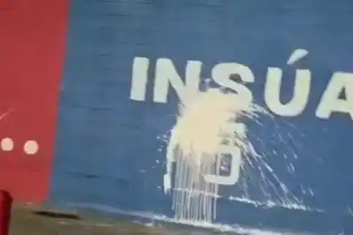 Hinchas de Huracán vandalizaron un mural de San Lorenzo y sube la tensión antes del clásico