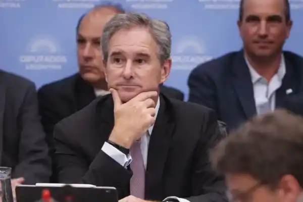 Tensión por el dólar: la jugada del Gobierno y los riesgos que enciende en plena campaña