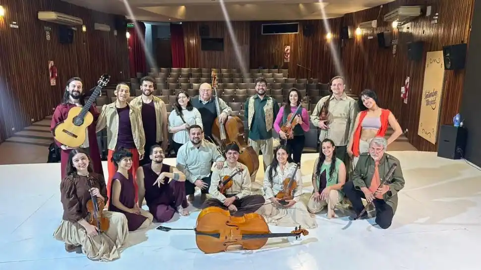 EL EQUIPO EN PLENO. La orquesta La Follia y el grupo de danza Mal Tiempo se unen para recrear “Las Cuatro Estaciones” de Antonio Vivaldi.