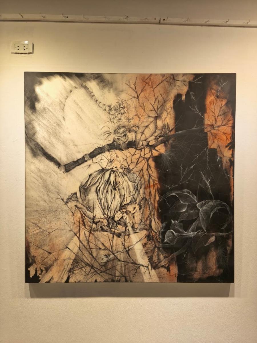 FOMENTO. “Ellas, fantasmas del fuego”, un dibujo sobre lienzo de la tucumana María Gabriela Abram, recibió un premio no adquisición.