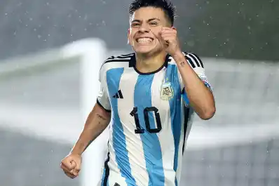 Claudio Echeverri y su deseo sobre Lionel Messi: “Ojalá siga jugando muchos partidos más”