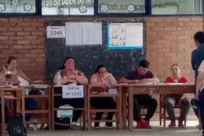 Elecciones en Corrientes: una presidenta de mesa fue reemplazada porque no sabía leer ni escribir