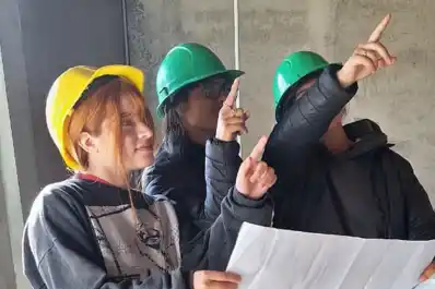 Cada vez más mujeres eligen estudiar construcción en las escuelas técnicas