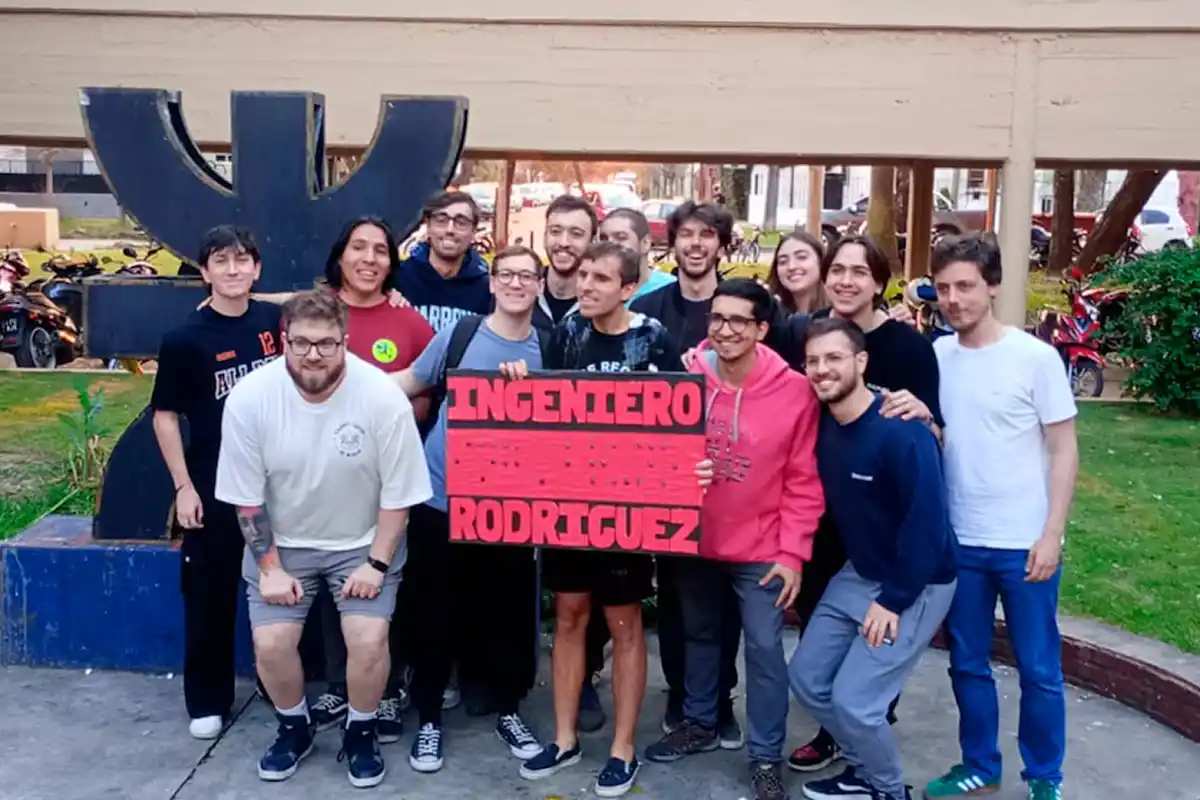 CON APOYO DE LA COMUNIDAD. Con creatividad, tecnología y voluntad, logró recibirse y abrir la puerta a una universidad más inclusiva. / UTN SANTA FE