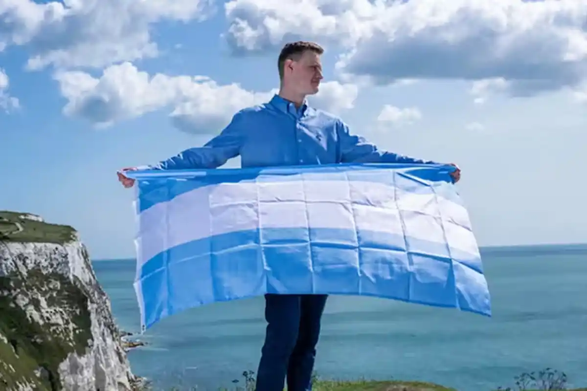 DE HOBBY A PAÍS. Con bandera celeste y blanca, constitución y pasaportes simbólicos, Verdis nació en una franja olvidada entre Croacia y Serbia. / DANIEL JACKSON